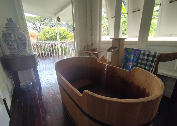 Baan Chay Klong, Canal Side Classic 2brs Holiday home Bangkok