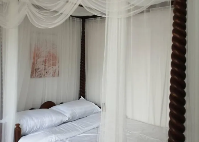 Baan Chay Klong, Canal Side Classic 2brs