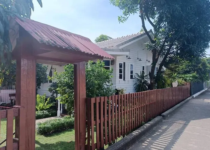 Baan Chay Klong, Canal Side Classic 2brs Holiday home *