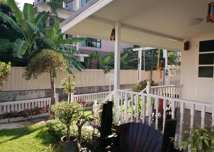 Baan Chay Klong, Canal Side Classic 2brs Bangkok