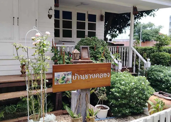 Baan Chay Klong, Canal Side Classic 2brs Holiday home Bangkok